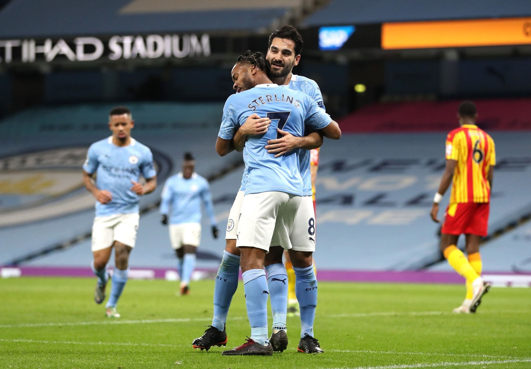 队的默契配 队的默契配